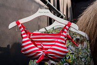 Desfile de bikinis Black Skimmer Swimwear presentado por Vanesa Borghi en Sunset Laguna
