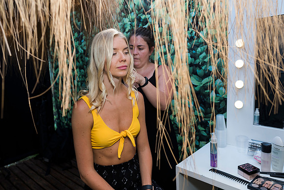 Desfile Black Skimmer Swimwear animado por Vanesa Borghi